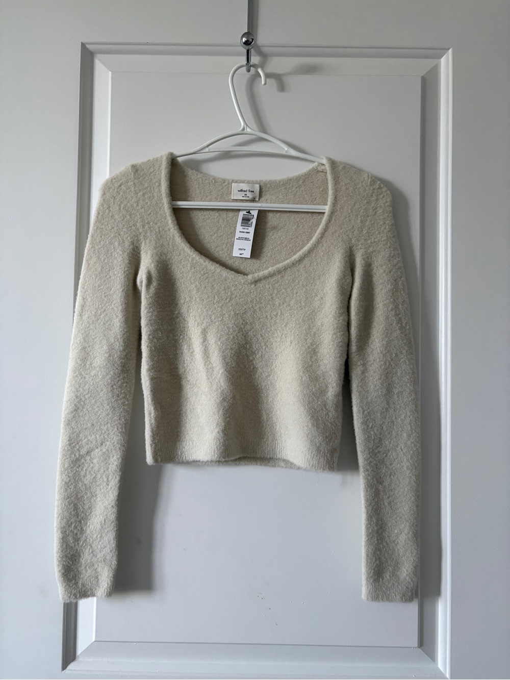 Wilfred Cream V-Neck Cropped Knit Sweater